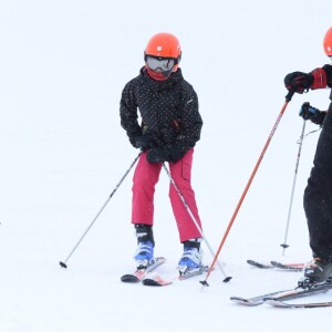 La reine Letizia, la princesse Leonor et le roi Felipe VI - Le couple royal espagnol et leurs filles font du ski dans la station d'Astun, Huesca, le 5 février 2017.  King and Queen of Spain with their daughters skiing in Astun, Huesca, on Sunday 5th February, 2017.05/02/2017 - Huesca