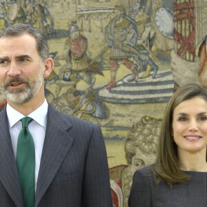 Le roi Felipe VI et la reine Letizia d'Espagne en audience avec les membres de la commission islamique au palais Zarzuela à Madrid le 2 février 2017