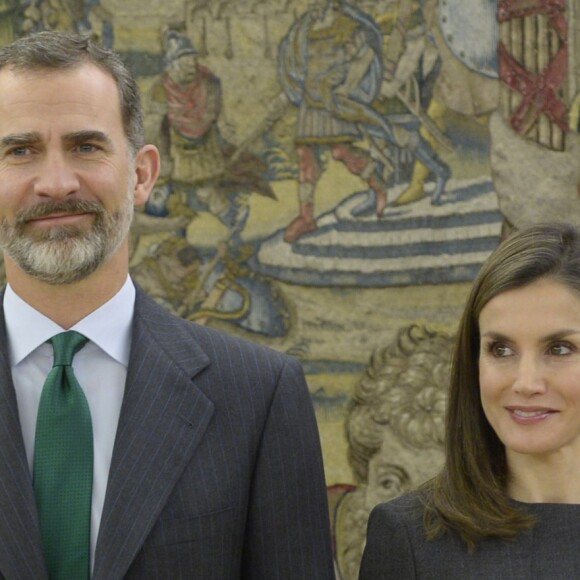 Le roi Felipe VI et la reine Letizia d'Espagne en audience avec les membres de la commission islamique au palais Zarzuela à Madrid le 2 février 2017