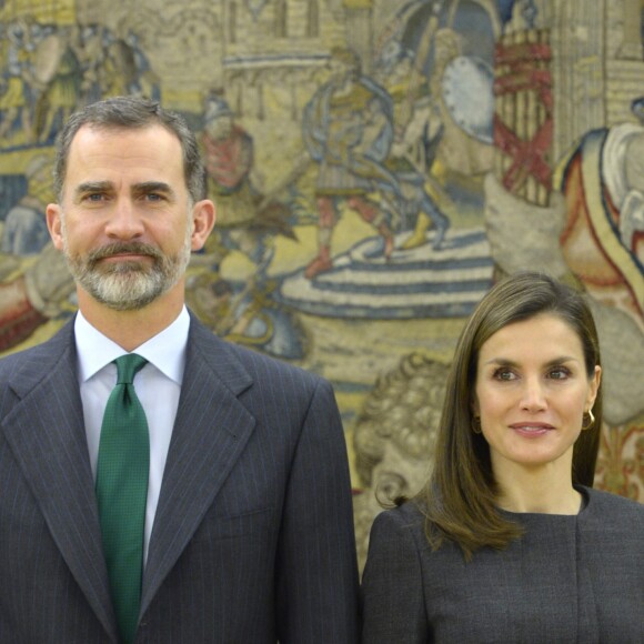 Le roi Felipe VI et la reine Letizia d'Espagne en audience avec les membres de la commission islamique au palais Zarzuela à Madrid le 2 février 2017