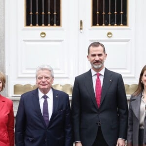 Le roi Felipe VI et la reine Letizia d'Espagne ont reçu le président de l'Allemagne Joachim Grauck et sa compagne Daniela Schadt, au palais de la Zarzuela à Madrid, le 01 février 2017.