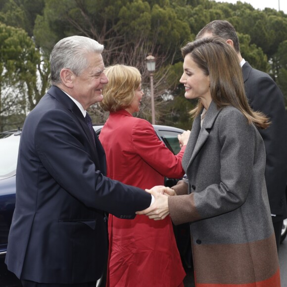 Le roi Felipe VI et la reine Letizia d'Espagne ont reçu le président de l'Allemagne Joachim Grauck et sa compagne Daniela Schadt, au palais de la Zarzuela à Madrid, le 01 février 2017.