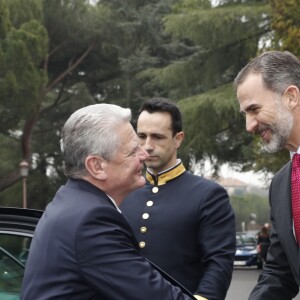 Le roi Felipe VI et la reine Letizia d'Espagne ont reçu le président de l'Allemagne Joachim Grauck et sa compagne Daniela Schadt, au palais de la Zarzuela à Madrid, le 01 février 2017.