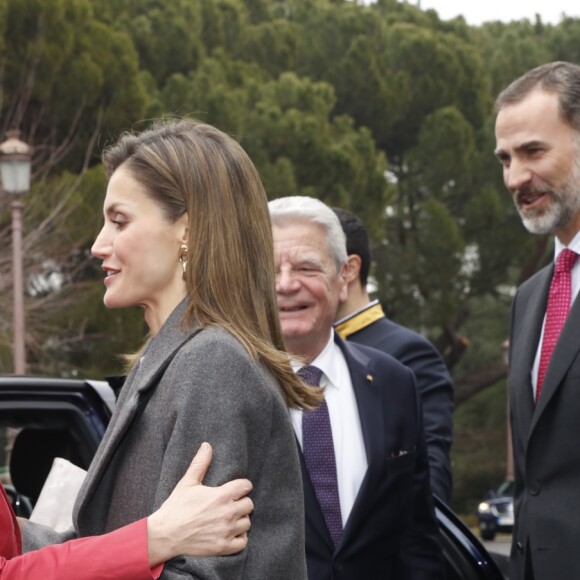 Le roi Felipe VI et la reine Letizia d'Espagne ont reçu le président de l'Allemagne Joachim Grauck et sa compagne Daniela Schadt, au palais de la Zarzuela à Madrid, le 01 février 2017.