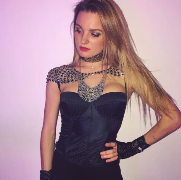 Fiona Deshayes sexy - Instagram, 2017