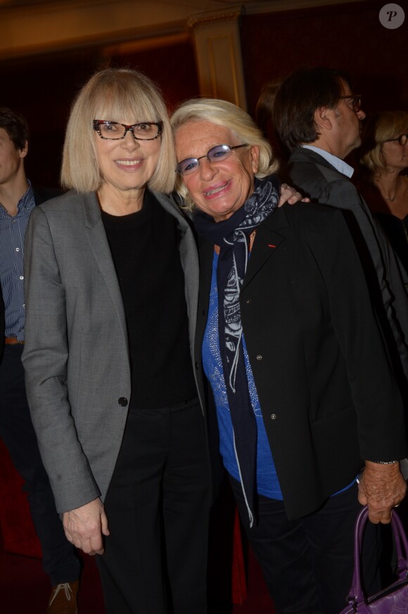 Archive - Mireille Darc et Veronique de Villele - Remise du 16e Prix Clarins de la Femme Dynamisante au Theatre Mogador a Paris, le 14 octobre 2013.