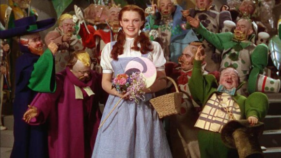 Judy Garland agressée sexuellement par des nains sur "Le Magicien d'Oz"