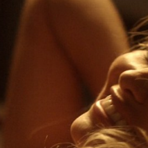 Pamela Anderson torride dans un vidéo-clip publicitaire pour la boutique Coco de Mer. Image extraite d'une vidéo publiée sur Youtube le 7 février 2017