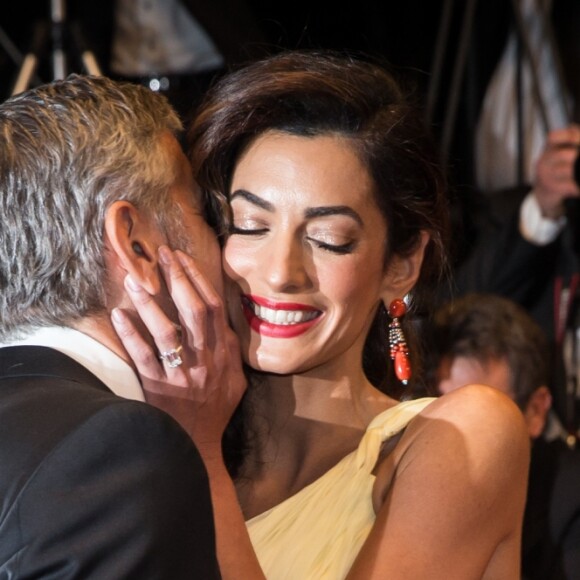 George Clooney et sa femme Amal Alamuddin Clooney (bijoux Cartier) - Descente des marches du film "Money Monster" lors du 69e Festival International du Film de Cannes. Le 12 mai 2016. © Dominique Jacovides- Cyril Moreau/Bestimage