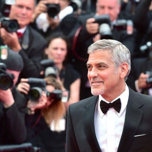 George Clooney et sa femme Amal Alamuddin Clooney (bijoux Cartier) - Montée des marches du film "Money Monster" lors du 69e Festival International du Film de Cannes. Le 12 mai 2016. © Giancarlo Gorassini/Bestimage