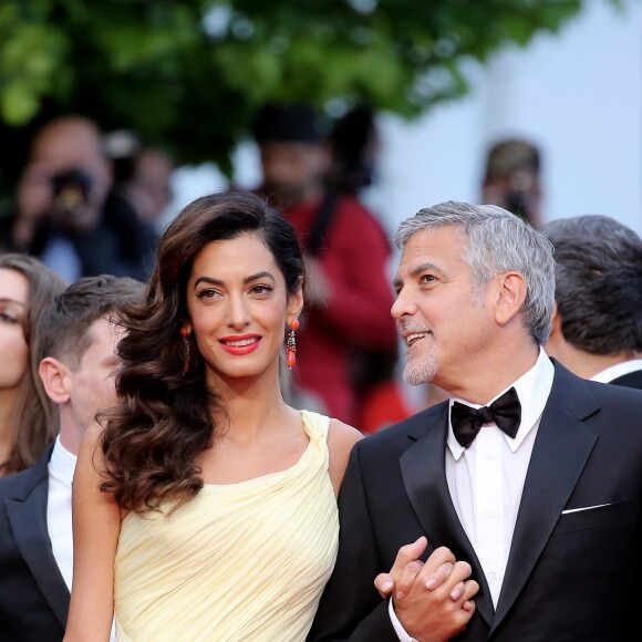 George Clooney et sa femme Amal Alamuddin Clooney (bijoux Cartier) - Montée des marches du film "Money Monster" lors du 69e Festival International du Film de Cannes. Le 12 mai 2016. © Borde-Jacovides-Moreau/Bestimage