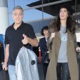 George Clooney et sa femme Amal Alamuddin-Clooney (enceinte) arrivent à l'aéroport à Los Angeles le 27 janvier 2017