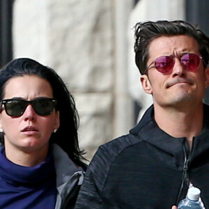 Exclusif - Le couple Katy Perry et Orlando Bloom se promènent en amoureux dans les rues de Aspen. Les amoureux sont venus assister au mariage de leur amie la styliste Jamie Schneider. Le 8 avril 2016