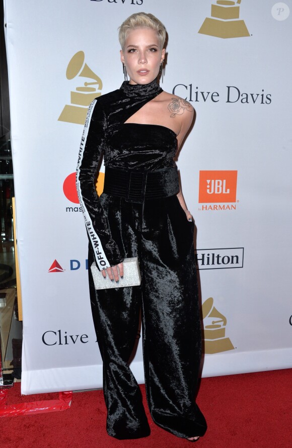 Halsey - Soirée pré-Grammy Awards de la fondation Clive Davis (à l'honneur de Debra Lee, président du conseil et PDG de BET) au Beverly Hilton. Beverly Hills, Los Angeles, le 11 février 2017.