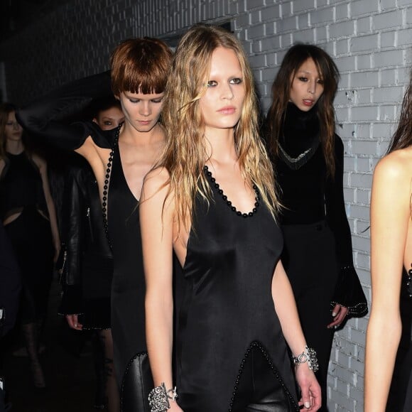 Bella Hadid, Kendall Jenner, Hanne Gaby Odiele, Anna Ewers et les mannequins du défilé Alexander Wang à New York. Le 11 février 2017.