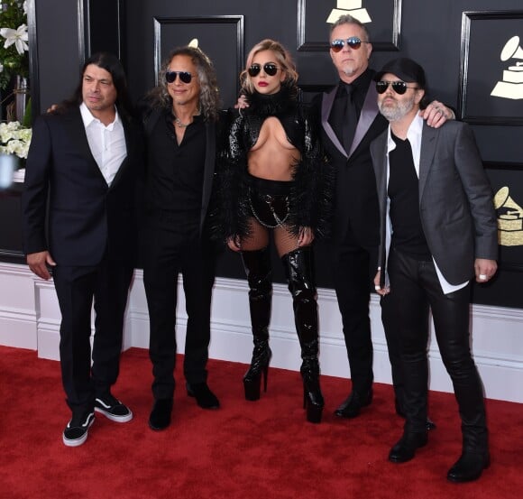 Lady Gagy et le groupe Metallica (Robert Trujillo, Kirk Hammett, James Hetfield et Lars Ulrich) à la 59e édition des Grammy Awards au Microsoft Theater à Los Angeles, le 12 février 2017 © Chris Delmas/Bestimage