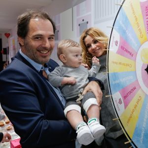 Exclusif - Ingrid Chauvin avec son mari Thierry Peythieu et leur fils Tom - Election du Bébé Cadum 2017 lors de la "Rigoladerie Cadum, la family party engagée" à Paris le 4 février 2017. © Philippe Doignon / Bestimage