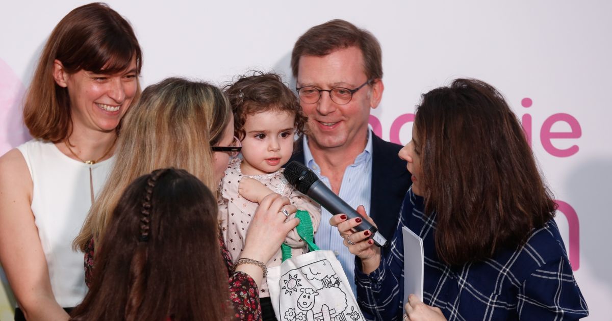 Exclusif Mya Bebe Cadum 17 Faustine Bollaert Election Du Bebe Cadum 17 Lors De La Rigoladerie Cadum La Family Party Engagee A Paris Le 4 Fevrier 1 Purepeople
