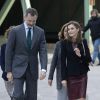 Le roi Felipe VI et la reine Letizia d'Espagne (qui porte une robe en cuir bordeaux Hugo Boss) lors de leur visite le 9 février 2017 du Centre de recherches cardiovasculaires Carlos III à Madrid.