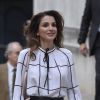 La reine Rania de Jordanie vêtue d'une jupe Burberry et d'un haut Derek Lam lors d'une visite du centre culturel à Madrid, le 19 novembre 2015.