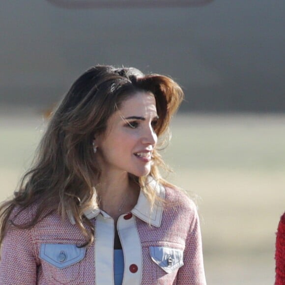 La reine Letizia d'Espagne et la reine Rania de Jordanie à l'aéroport à Madrid, le 19 novembre 2015.
