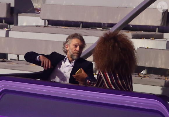 Vincent Cassel et sa compagne Tina Kunakey au défilé "Victoria's Secret Paris 2016" au Grand Palais à Paris, le 30 novembre 2016. © Denis Guignebourg/Bestimage