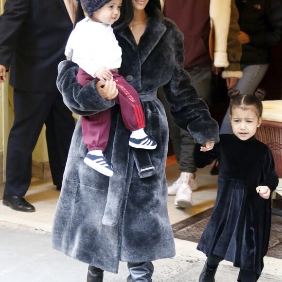 Kim Kardashian est allée déjeuner au restaurant Cipriani avec ses enfants North, Saint et son meilleur ami Jonathan Cheban à New York. Le 1er février 2017