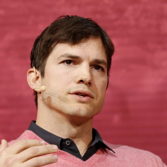 Ashton Kutcher à la soirée The Game Plan: Strategies for Entrepreneurs' lors du Airbnb Open 2016 au théâtre Orpheum à  Los Angeles, le 19 novembre 2016 © Future-Image via Zuma/Bestimage