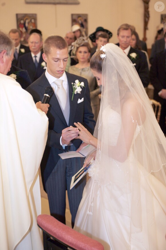 La princesse Tessy et le prince Louis de Luxembourg lors de leur mariage en l'église de Gildorf le 29 septembre 2016. Louis et Tessy ont annoncé en janvier 2017 leur divorce, prononcé moins d'un mois après à Londres.