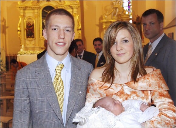 Le prince Louis et la princesse Tessy de Luxembourg lors du baptême de leur fils Gabriel en avril 2006. Louis et Tessy ont annoncé en janvier 2017 leur divorce, prononcé moins d'un mois après à Londres.