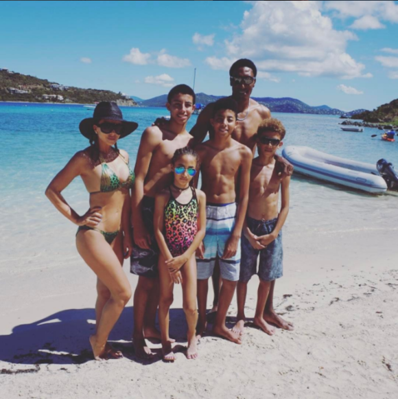 Scottie Pippen et sa femme Larsa sont partis en vacances dans les Iles Vierges avec leurs quatre enfants, Scottie Jr., Sophia, Preston et Justin, à partir du 14 février 2017. La procédure de divorce entamée fin 2016 par la légende des Chicago Bulls serait en suspens. Photo Instagram le 14 février 2017.