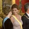 La reine Letizia d'Espagne et la première dame d'Argentine Juliana Awada lors du dîner de gala en l'honneur du président argentin et sa femme au Palais royal de Madrid, Espagne, le 22 février 2017. Pour la première fois depuis l'accession au trône de son époux, la reine Letizia d'Espagne a porté le diadème dit " Fleur de Lys "