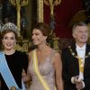 Letizia d'Espagne, coiffée pour la première fois du diadème Fleur de Lys, et Juliana Awada, épouse du président argentin Mauricio Macri, lors du dîner officiel organisé en l'honneur de la visite d'Etat du couple présidentiel argentin, le 22 février 2017 au palais royal à Madrid.