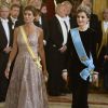 Letizia d'Espagne, portant pour la première fois le diadème Fleur de Lys, et Juliana Awada, épouse du président argentin Mauricio Macri, lors du dîner officiel organisé en l'honneur de la visite d'Etat du couple présidentiel argentin, le 22 février 2017 au palais royal à Madrid.