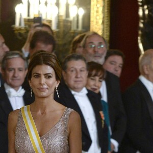 Letizia d'Espagne, portant pour la première fois le diadème Fleur de Lys, et Juliana Awada, épouse du président argentin Mauricio Macri, lors du dîner officiel organisé en l'honneur de la visite d'Etat du couple présidentiel argentin, le 22 février 2017 au palais royal à Madrid.