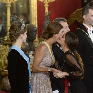 Martina Stoessel, fameuse interprète argentine de Violetta, faisait partie des invités de marque du dîner de gala organisé par le roi Felipe VI et la reine Letizia d'Espagne en l'honneur du président argentin Mauricio Macri et sa femme Juliana Awada au palais royal à Madrid, le 22 février 2017.