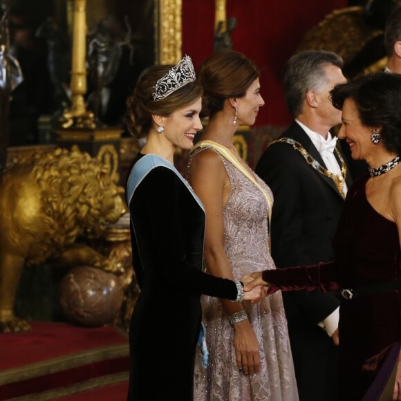 Le roi Felipe VI et la reine Letizia d'Espagne organisaient au palais royal à Madrid, le 22 février 2017, un dîner d'Etat en l'honneur du président argentin Mauricio Macri et sa femme Juliana Awada en visite officielle à Madrid.