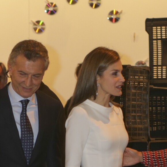 Le roi Felipe VI et la reine Letizia d'Espagne inauguraient avec le président argentin Mauricio Macri et son épouse Juliana Awada le Salon d'art contemporain ARCOMadrid le 23 février 2017.