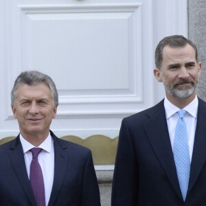 Le roi Felipe VI et la reine Letizia d'Espagne ont reçu le président argentin Mauricio Macri et son épouse Juliana Awada au palais de la Zarzuela lors de leur visite officielle le 22 février 2017, à Madrid.