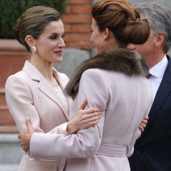 Le roi Felipe VI et la reine Letizia d'Espagne ont reçu le président argentin Mauricio Macri et son épouse Juliana Awada au palais de la Zarzuela lors de leur visite officielle le 22 février 2017, à Madrid.