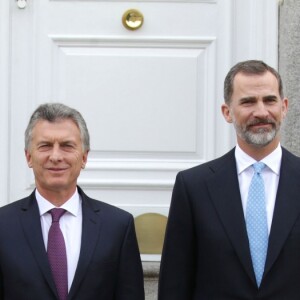 Le roi Felipe VI et la reine Letizia d'Espagne ont reçu le président argentin Mauricio Macri et son épouse Juliana Awada au palais de la Zarzuela lors de leur visite officielle le 22 février 2017, à Madrid.