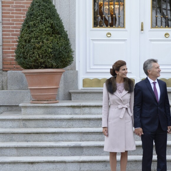 Le roi Felipe VI et la reine Letizia d'Espagne ont reçu le président argentin Mauricio Macri et son épouse Juliana Awada au palais de la Zarzuela lors de leur visite officielle le 22 février 2017, à Madrid.