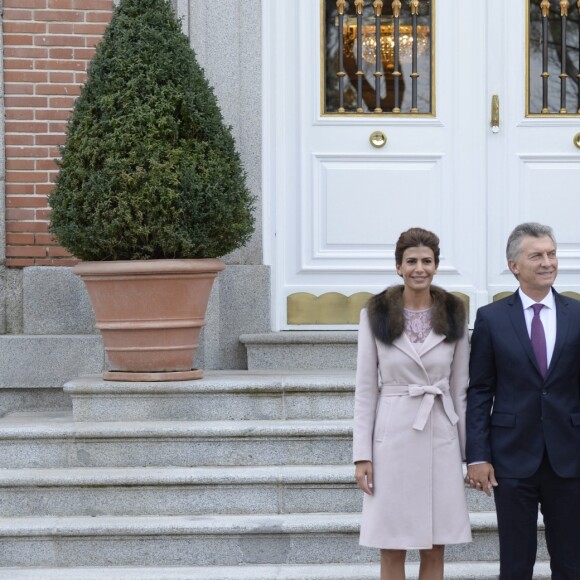 Le roi Felipe VI et la reine Letizia d'Espagne ont reçu le président argentin Mauricio Macri et son épouse Juliana Awada au palais de la Zarzuela lors de leur visite officielle le 22 février 2017, à Madrid.