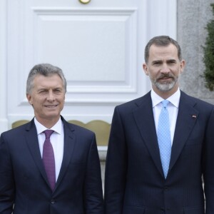 Le roi Felipe VI et la reine Letizia d'Espagne ont reçu le président argentin Mauricio Macri et son épouse Juliana Awada au palais de la Zarzuela lors de leur visite officielle le 22 février 2017, à Madrid.