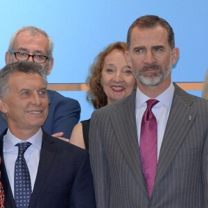 Le roi Felipe VI et la reine Letizia d'Espagne inauguraient avec le président argentin Mauricio Macri et son épouse Juliana Awada le Salon d'art contemporain ARCOMadrid le 23 février 2017.