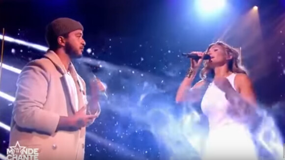 Vitaa et Slimane interprètent "A fleur de toi" en live lors de l'émission "Tout le monde chante contre le cancer, les stars relèvent le défi à l'Olympia", diffusée sur W9 le 22 décembre 2016.