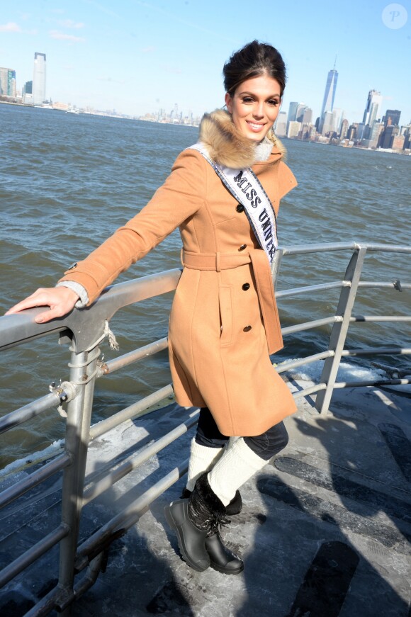 Miss Univers 2016 Iris Mittenaere et Miss USA 2016 Deshauna Barber sont allées se balader en bateau au départ du ponton 78 à New York, le 10 février 2017