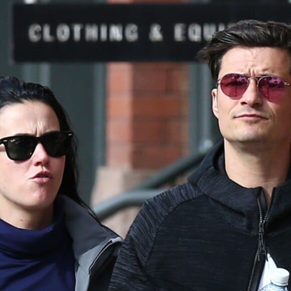 Exclusif - Le couple Katy Perry et Orlando Bloom se promènent en amoureux dans les rues de Aspen. Les amoureux sont venus assister au mariage de leur amie la styliste Jamie Schneider. Le 8 avril 2016