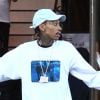 Le rappeur Wiz Khalifa s'est arrêté à The Cheesecake Factory avec des amis pendant son shopping à The Grove à Los Angeles, le 16 décembre 2016.