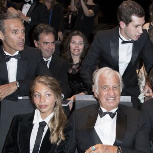 Stella Belmondo et son père Jean-Paul Belmondo (Smoking Dior, chaussures Carvil) , Giacomo Belmondo et Luana Belmondo - 42e cérémonie des César à la salle Pleyel à Paris le 24 février 2017. © Olivier Borde / Dominique Jacovides / Bestimage